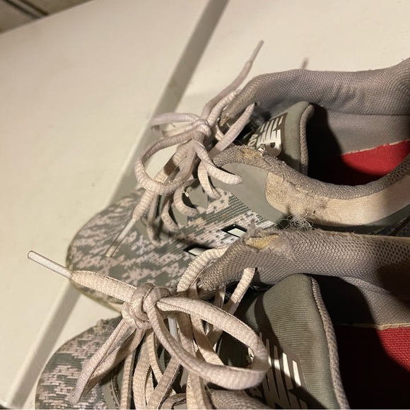 New balance 6.5 turf shoes - Picture 3 of 7